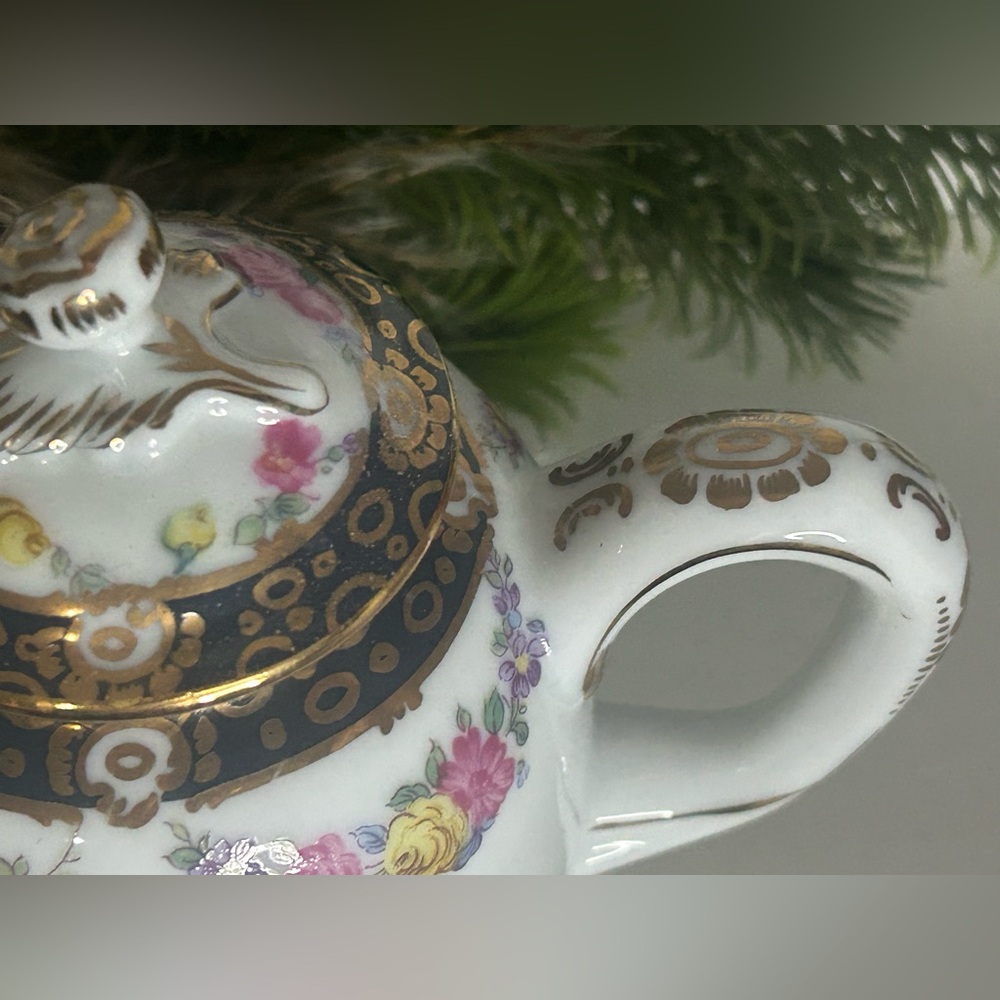 Vintage Franklin Mint Tournay Mini Teapot - Picture 4 of 9
